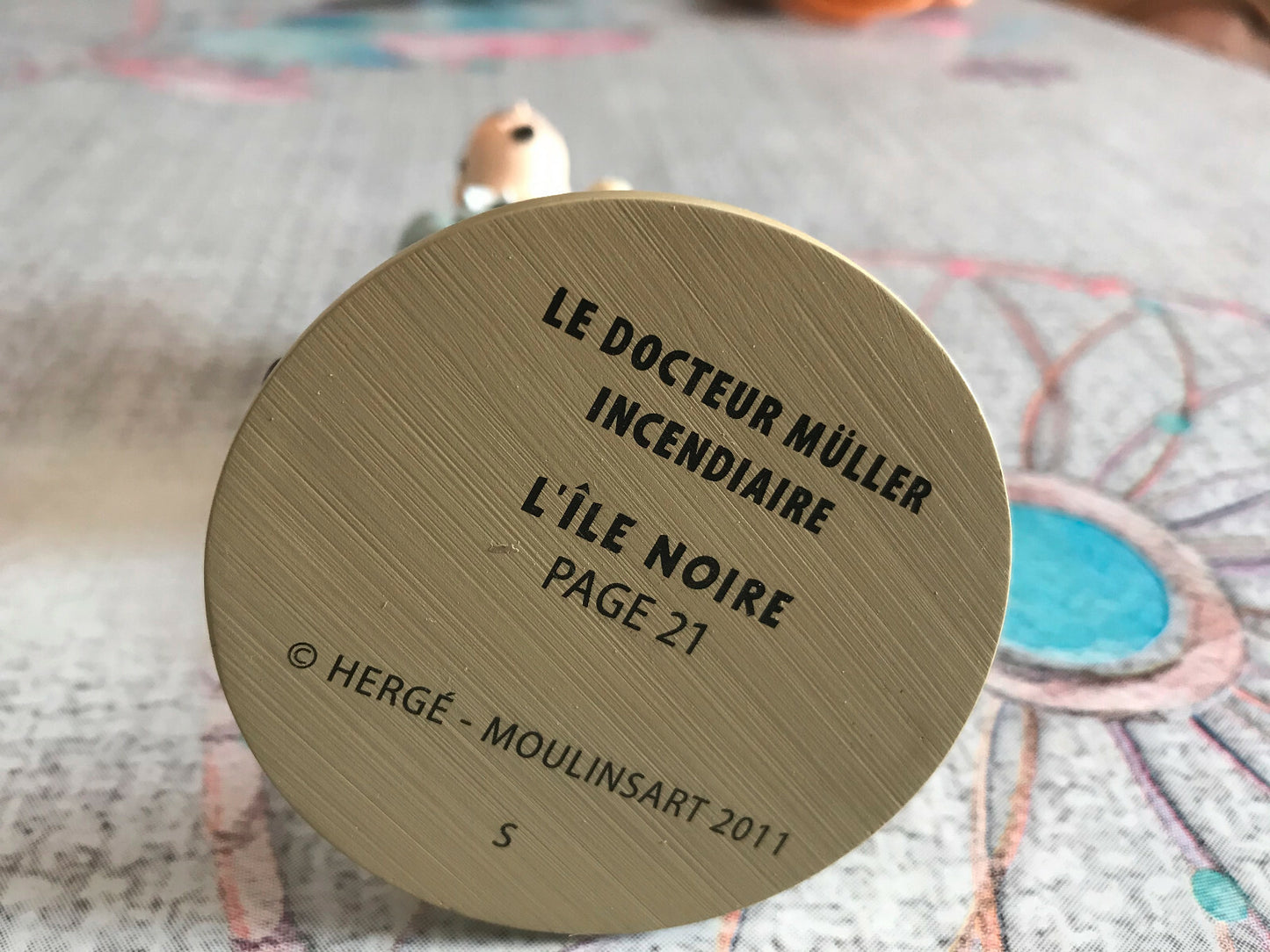 Figurine Tintin Le Docteur Muller Incendiaire L'île Noire Page 21 Hergé Résine