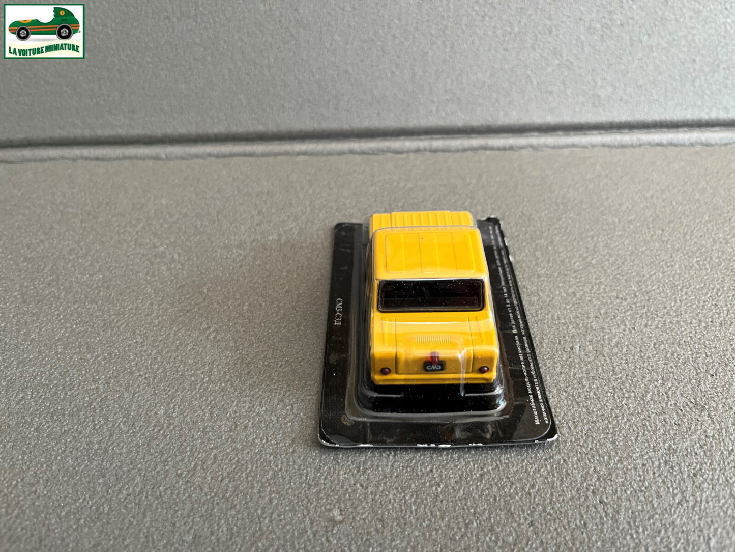 Voiture Miniature CM3 SMZ S-3D Pays de L'est URSS Russie au 1/43