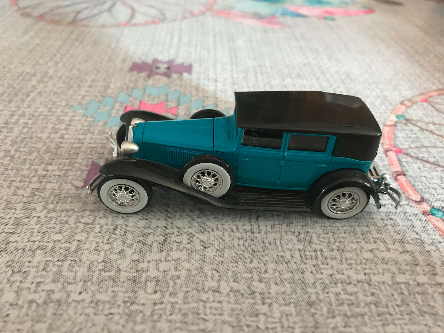 Voiture Miniature Cord L 29 L29 Made in France Solido au 1/43