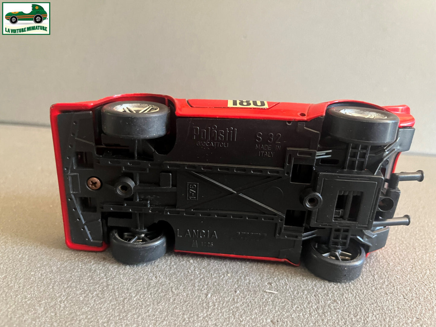 Ancienne Voiture Miniature Lancia Stratos Polistil au 1/25 Epave