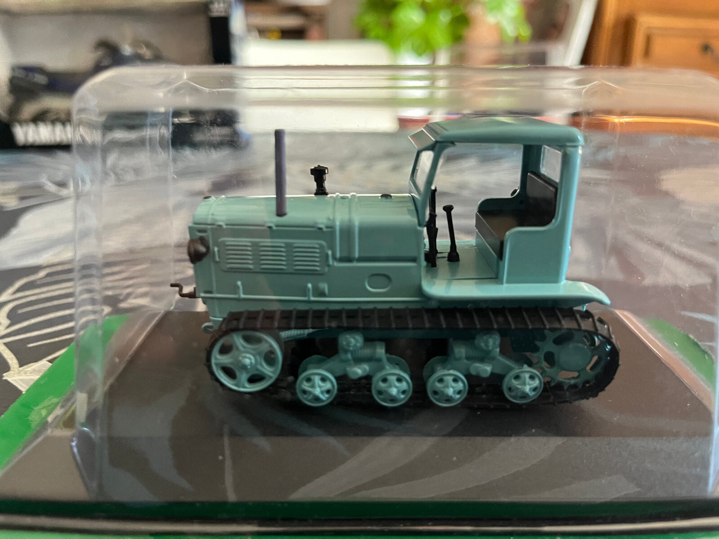 Voiture miniature Tracteur Agricole Russe URSS SHTZ-NATI Hachette 1/43