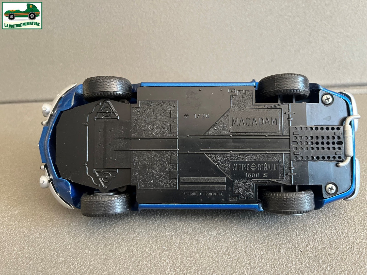 Voiture miniature Renault alpine Rallye Monte Carlo Macadam 1/20 Défauts