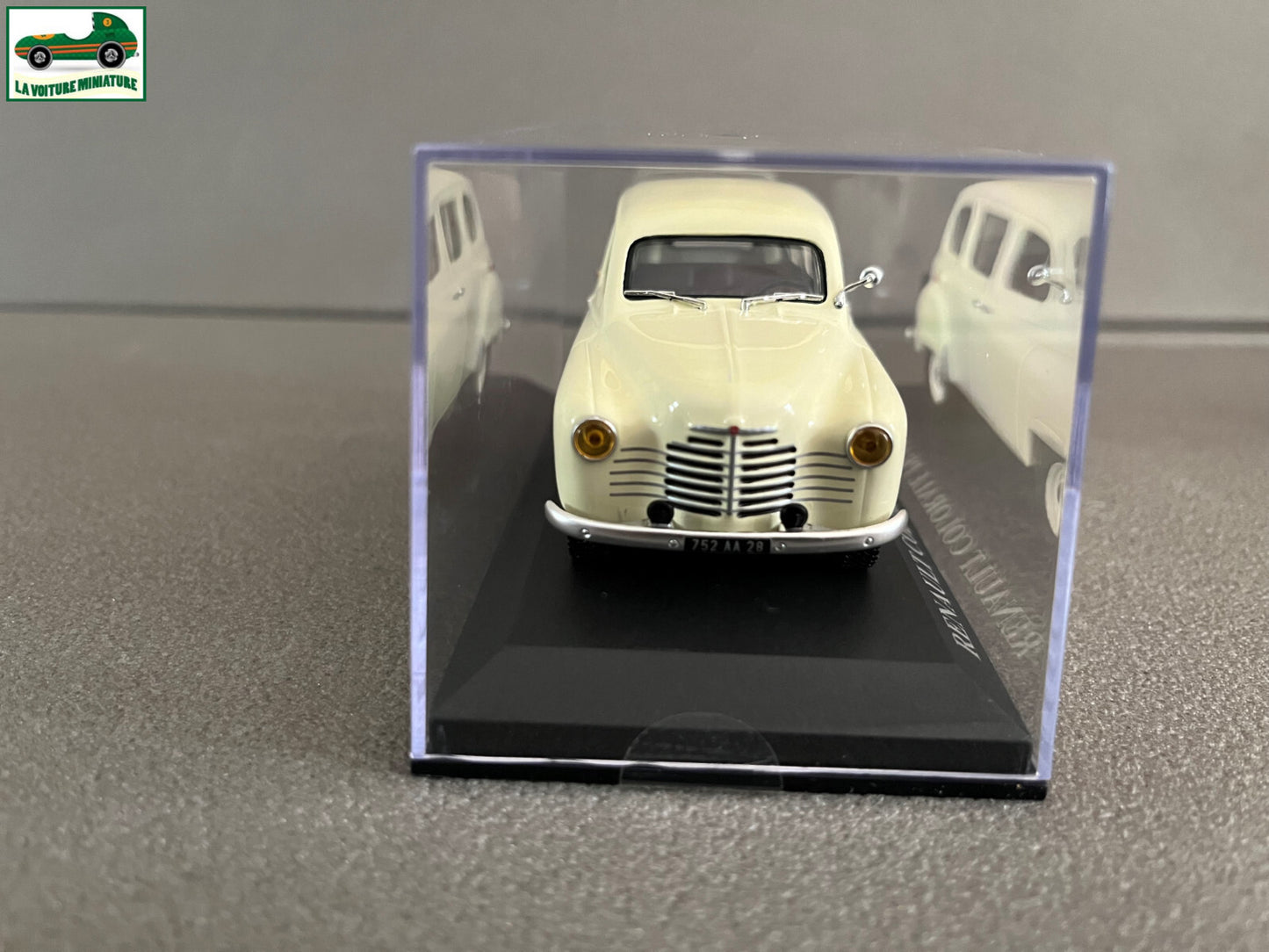 Voiture Miniature Renault Colorale Prairie 1952 au 1/43