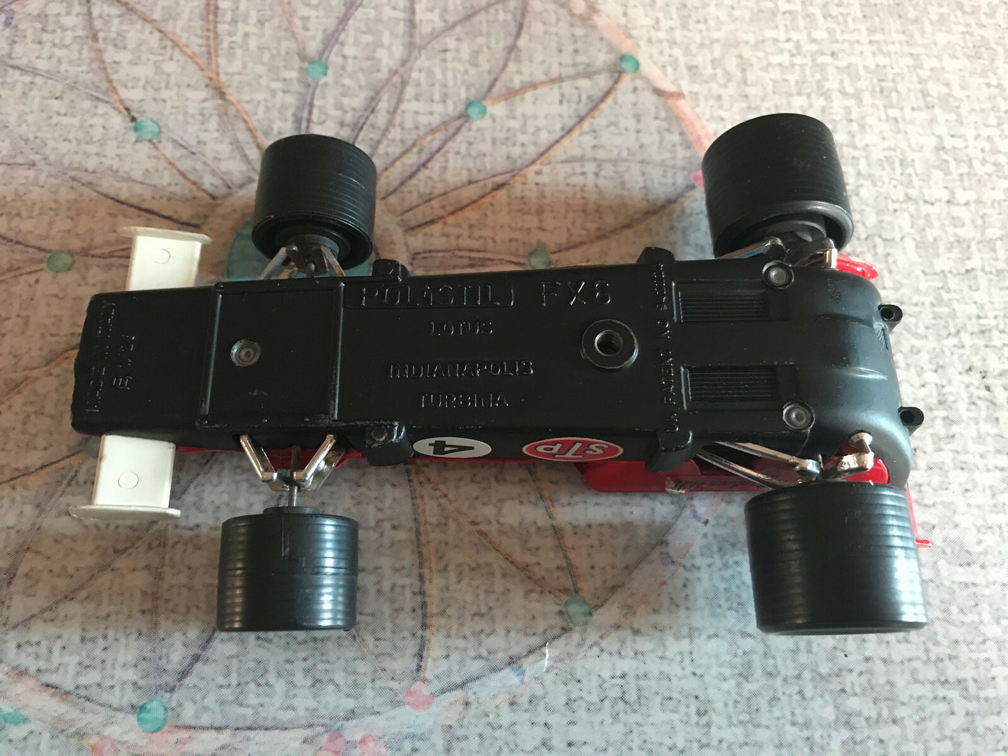 Voiture miniature Lotus Indianapolis Turbina Polistil Italy au 1/25 avec Défauts
