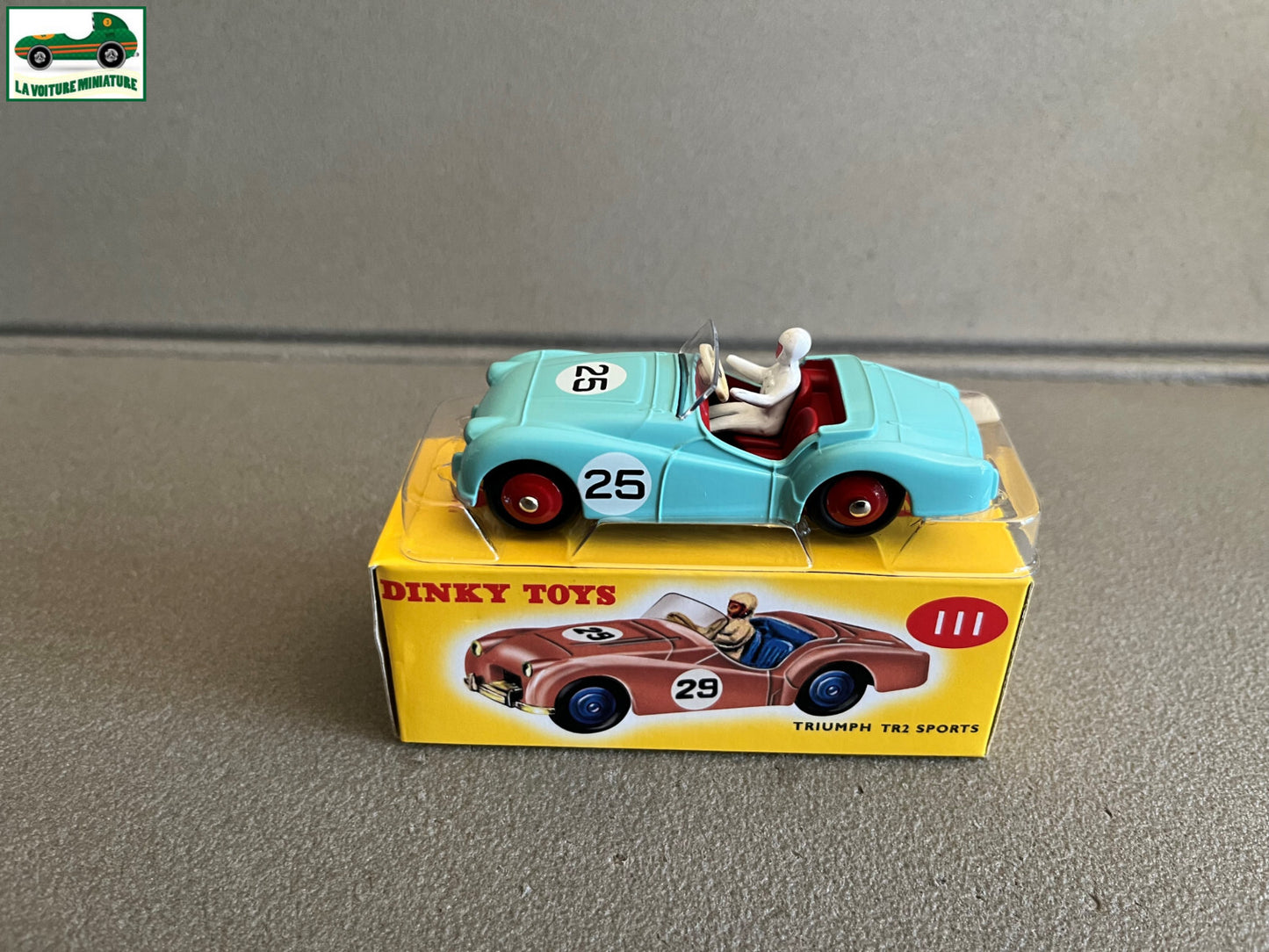 Voiture miniature Triumph TR2 Sports Deagostini Dinky Toys Atlas au 1/43