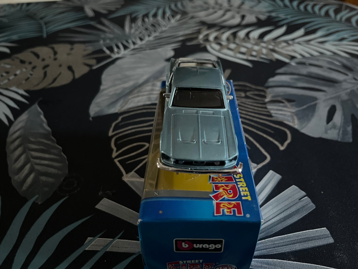 Voiture miniature Ford Mustang GT Burago 1/43