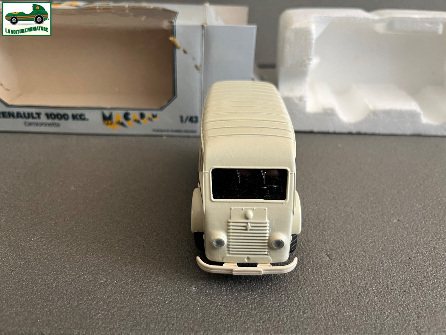 Voiture Miniature Renault 1000 KG Macadam au 1/43