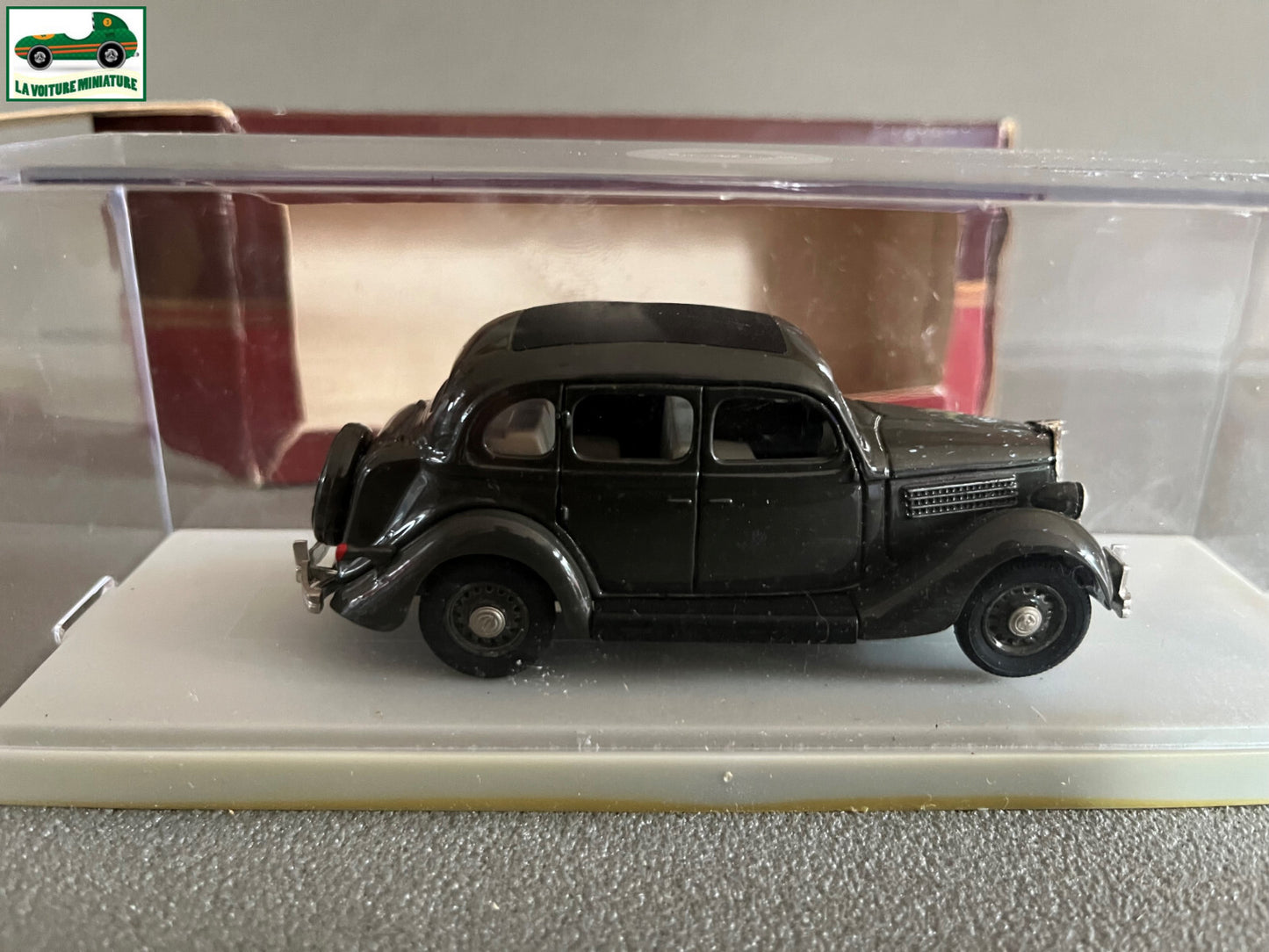 Voiture Miniature Ford Fordor 42 Conduite intérieure Rextoys 1/43