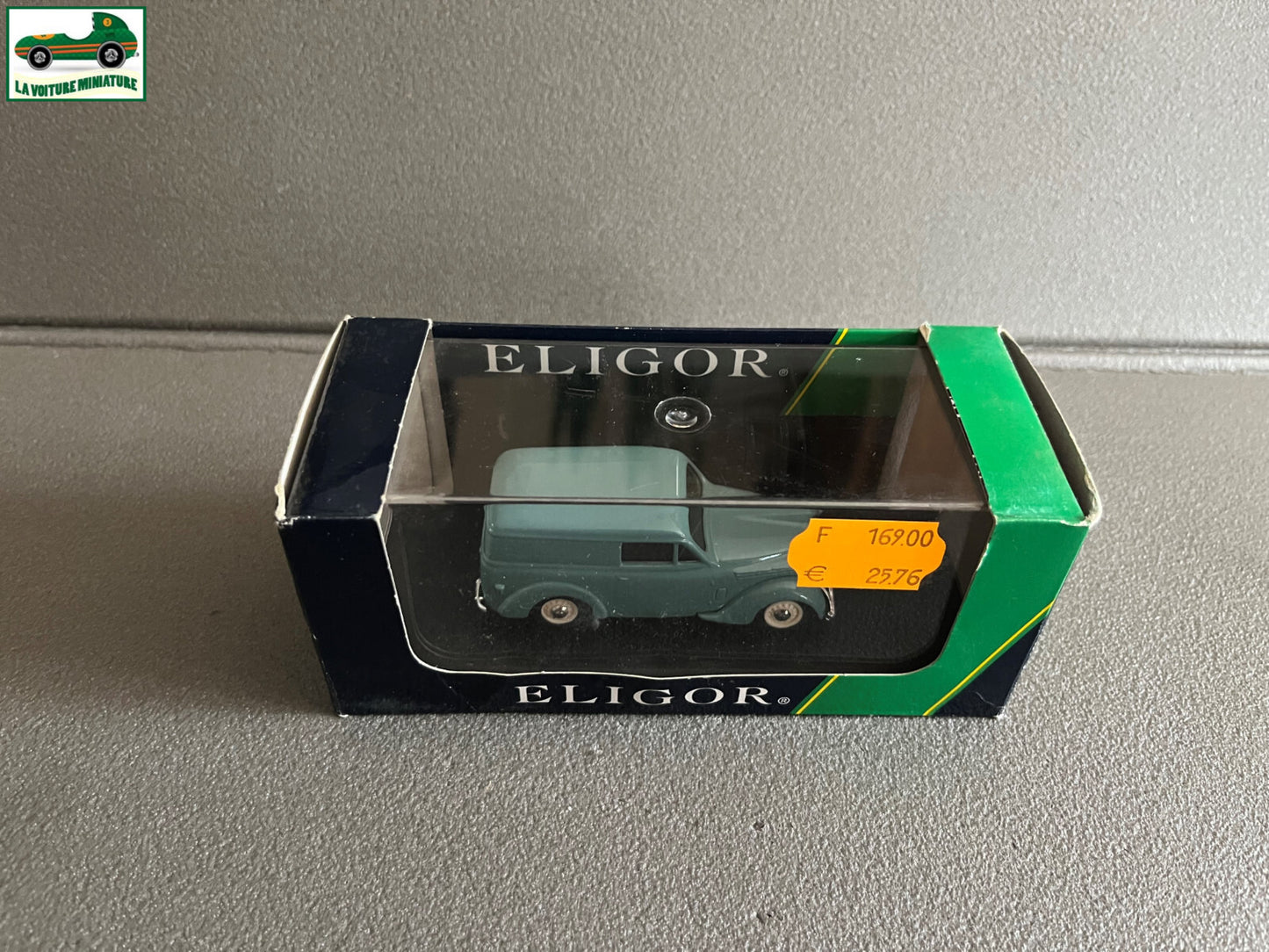 Voiture miniature Renault Juvaquatre Camionnette Tolée Eligor France au 1/43