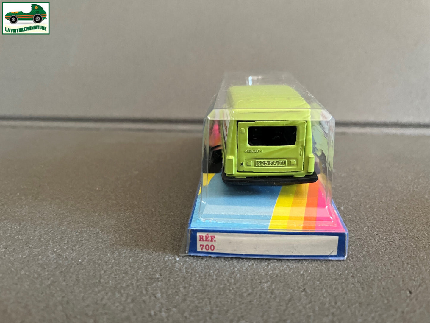 Ancienne Voiture Miniature Renault R4 4L F6 Hollywood Norev au 1/43