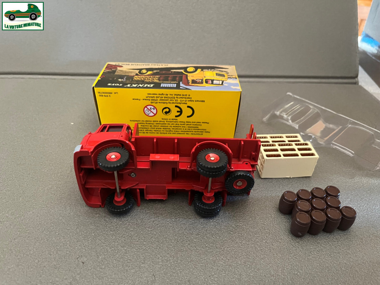 Voiture miniature Camion Plateau Brasseur Berliet 588 Dinky Toys Atlas
