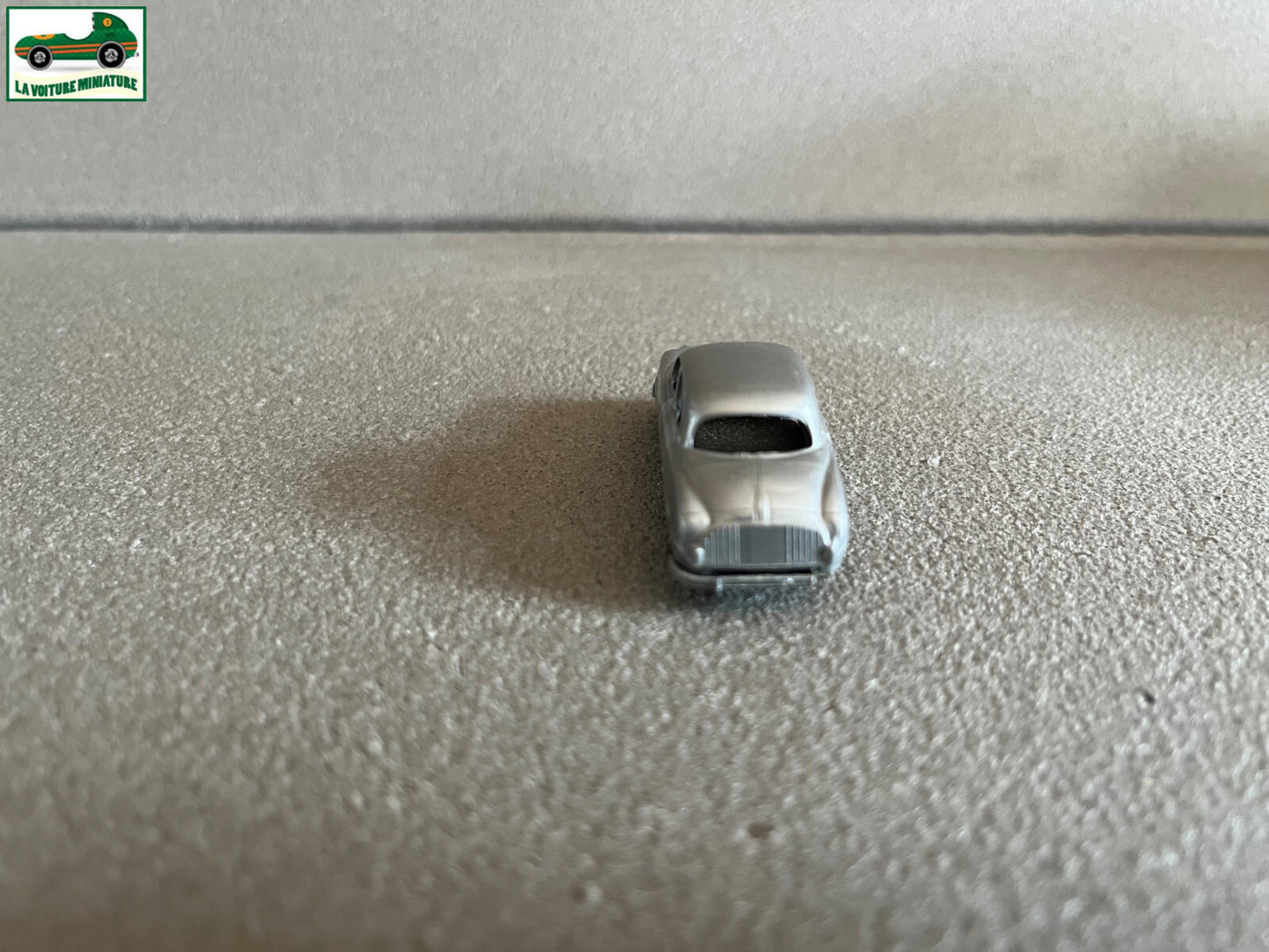 Ancienne Miniature Voiture Plastique Renault Dauphine Cadum Pax au 1/86
