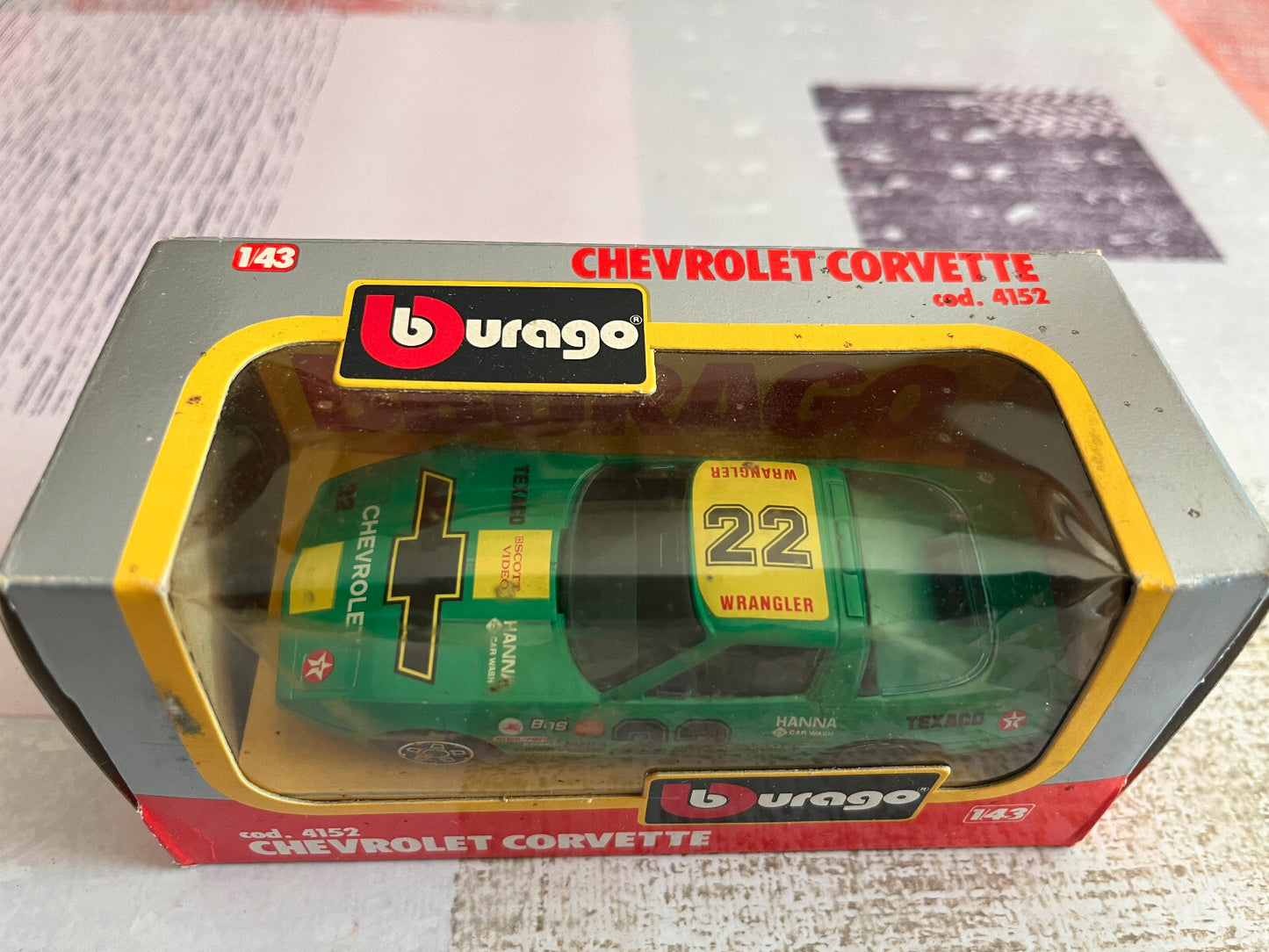 Voiture miniature Burago Chevrolet Corvette 4152 au 1/43