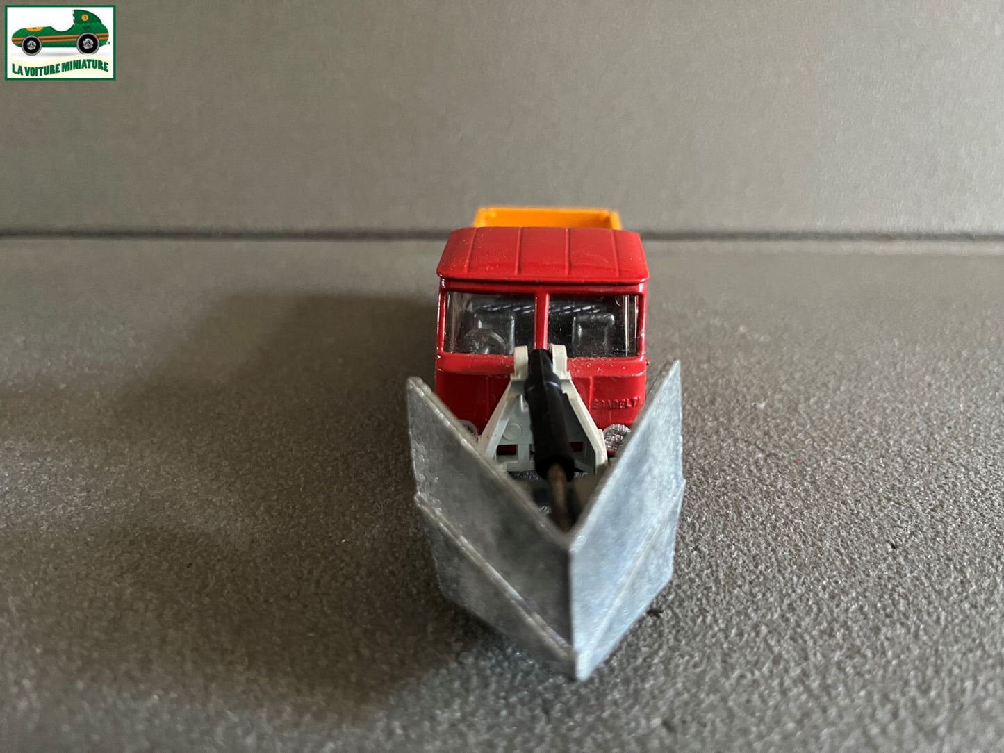 Ancienne Miniature Camion Chasqse Neige Penny Esadelta Mad in Italy 1/66