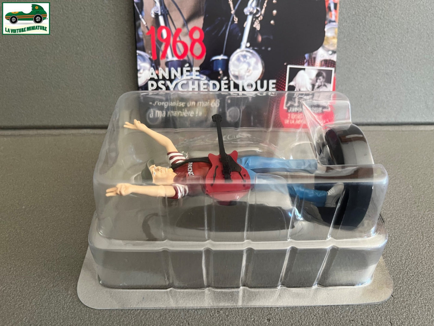 Figurine de Collection Johnny Hallyday + Livret N°16