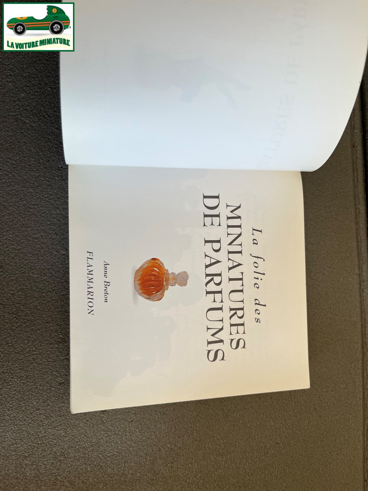 Livre La Folie des Miniatures de Parfums Flammarion