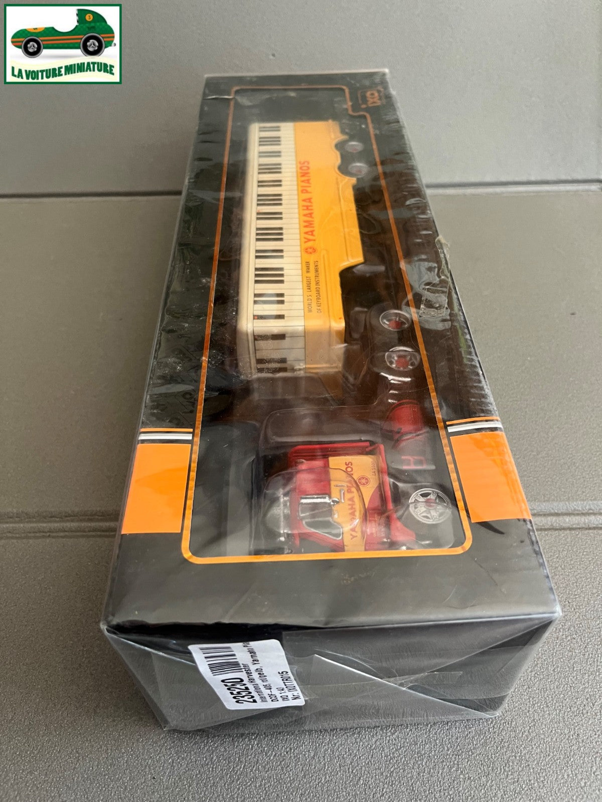 Semi Remorque International Harvester DCOF-405 1959 Piano Yamaha Ixo au 1/43