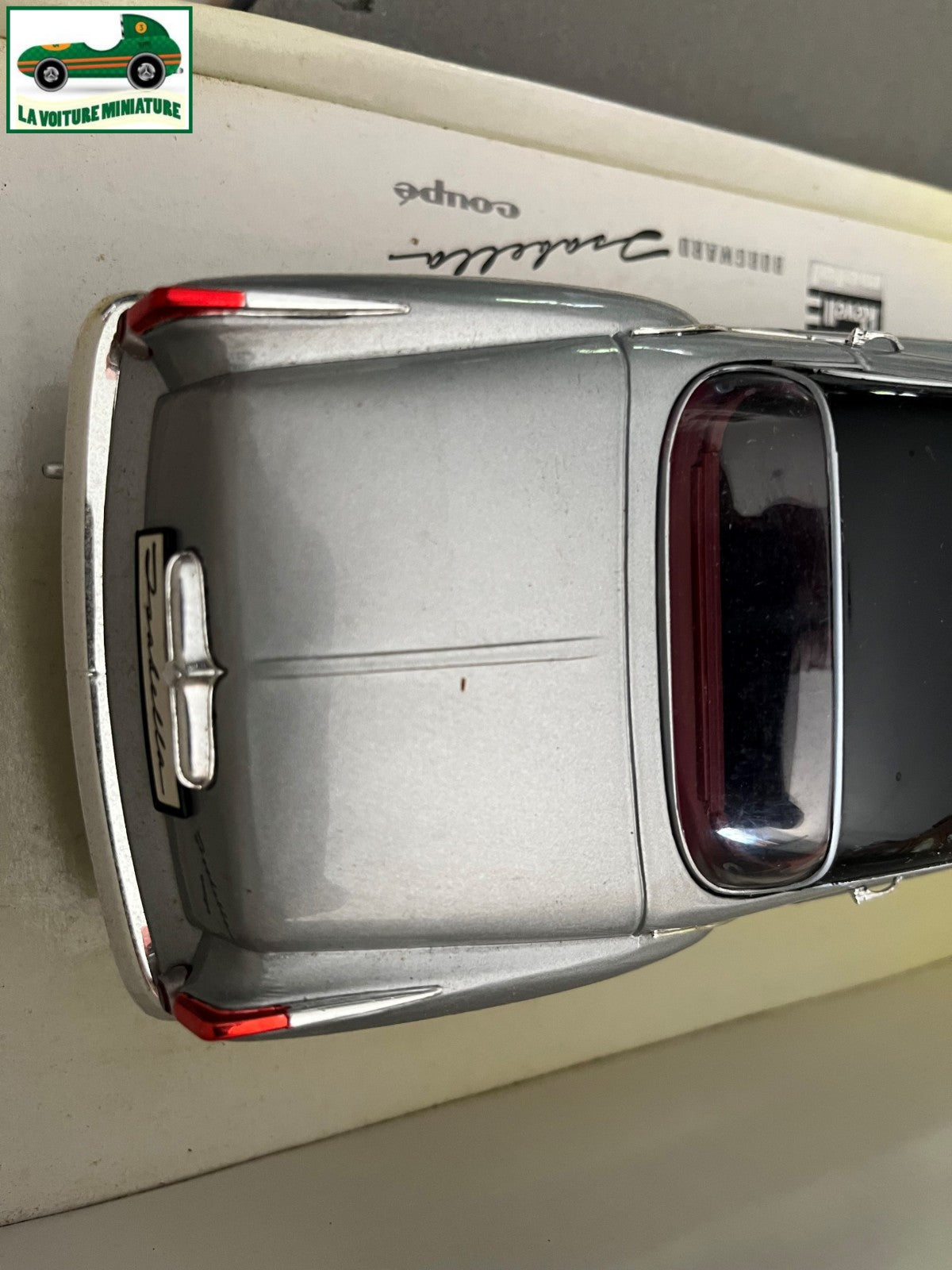 Voiture miniature Borgward Isabella Coupé Revell au 1/18