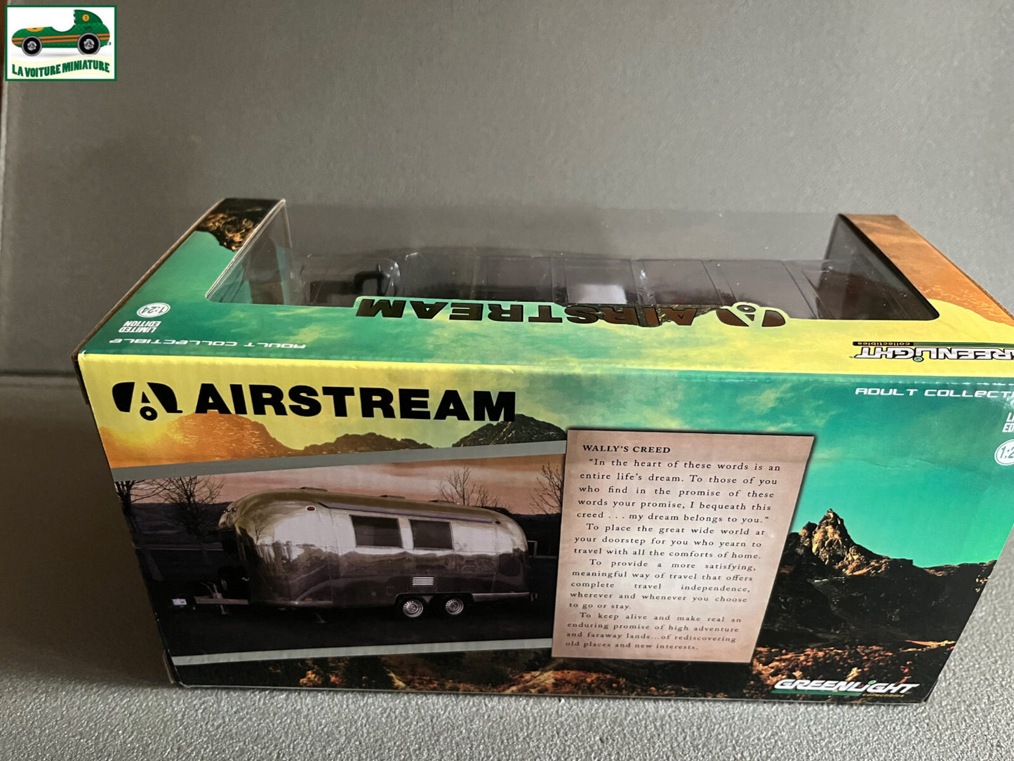 Voiture miniature Caravane AirStream 16 Bambi Greenlight 1/24