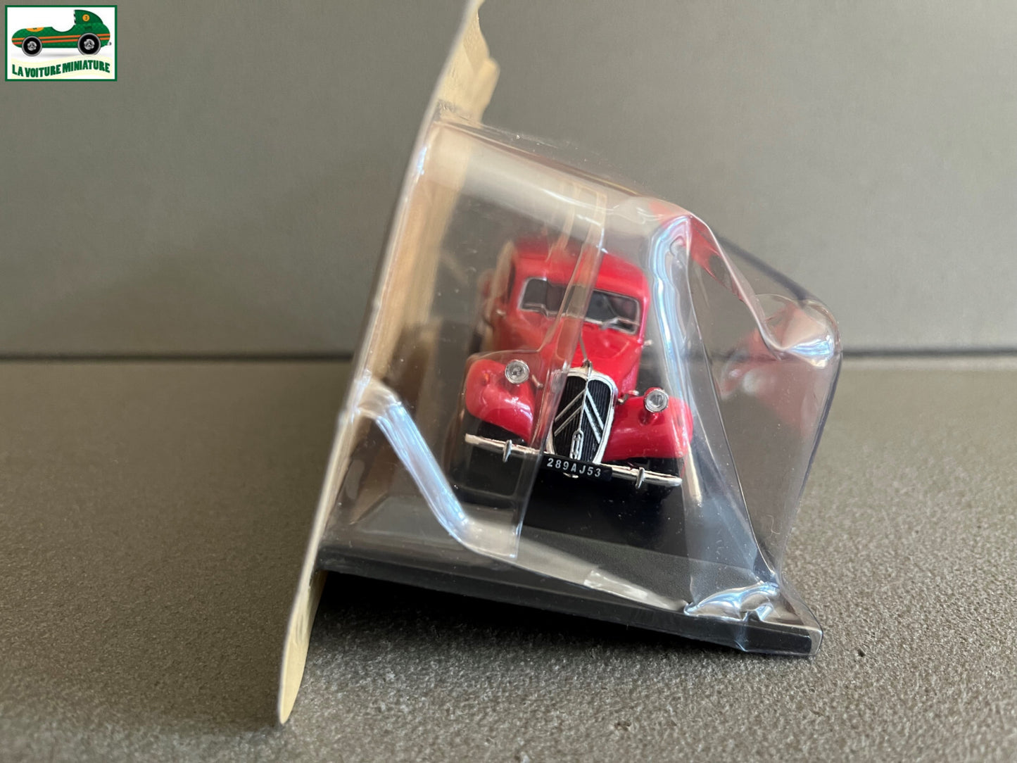 Voiture Miniature Citroen Traction 11 Familiale Pompiers d'Azé 1955 au 1/43