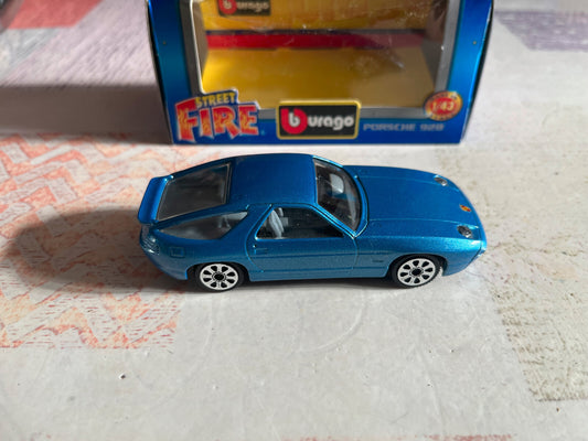 Voiture miniature Burago Street Fire Porsche 928 au 1/43