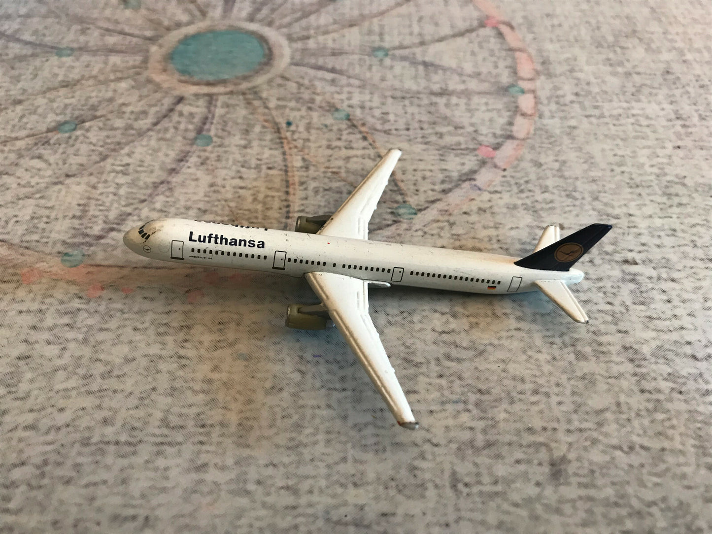 Avion miniature Avions de Ligne Fabbri AirBus Lufthansa avec Défauts