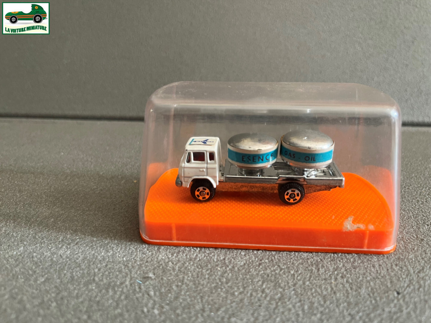 Voiture miniature Camion Mercedes Aeroport Guiloy Spain Echelle 1/124 Majorette