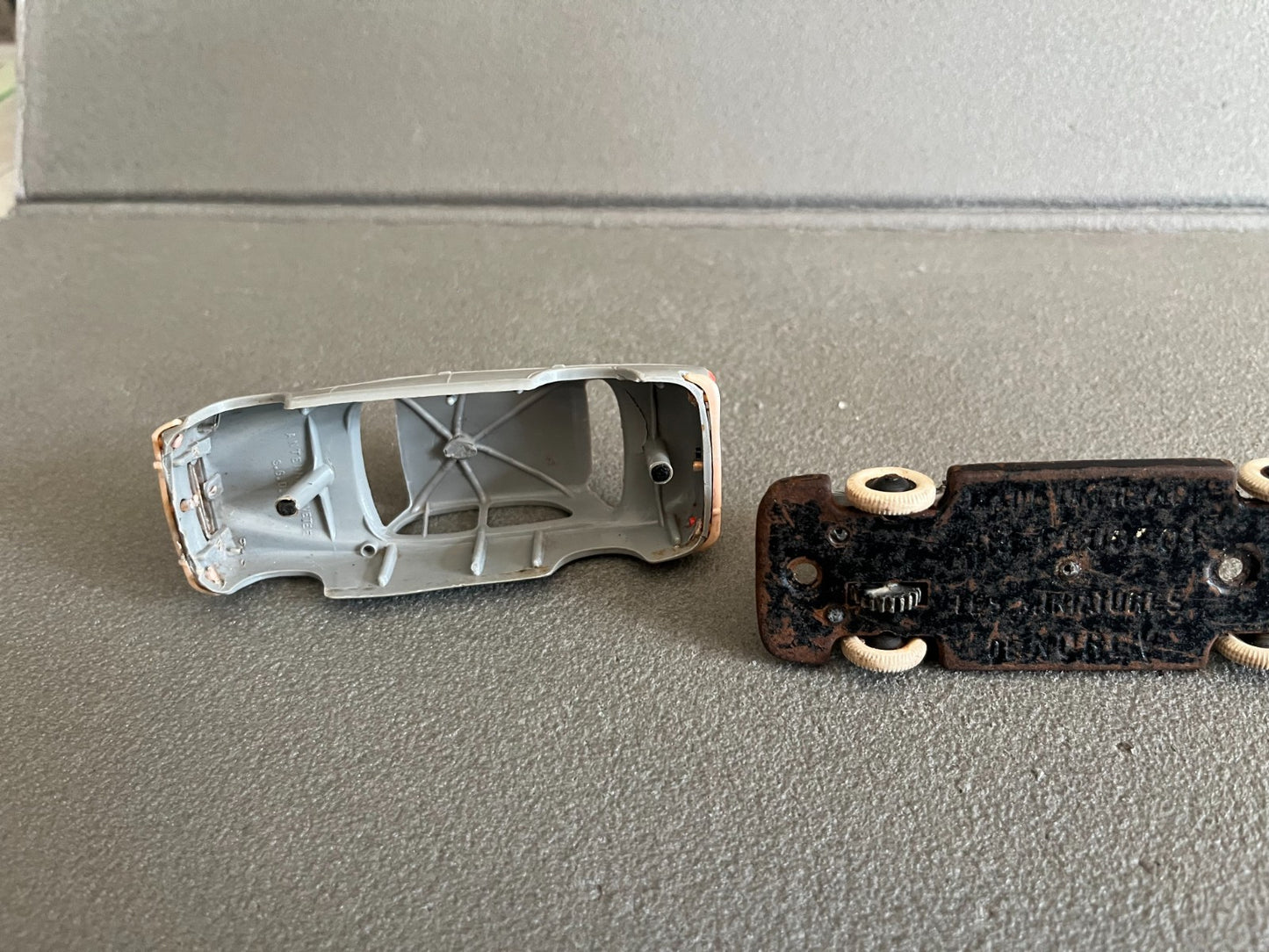 Voiture Miniature Ancienne Peugeot 403 Norev Plastique France Epave 1/43