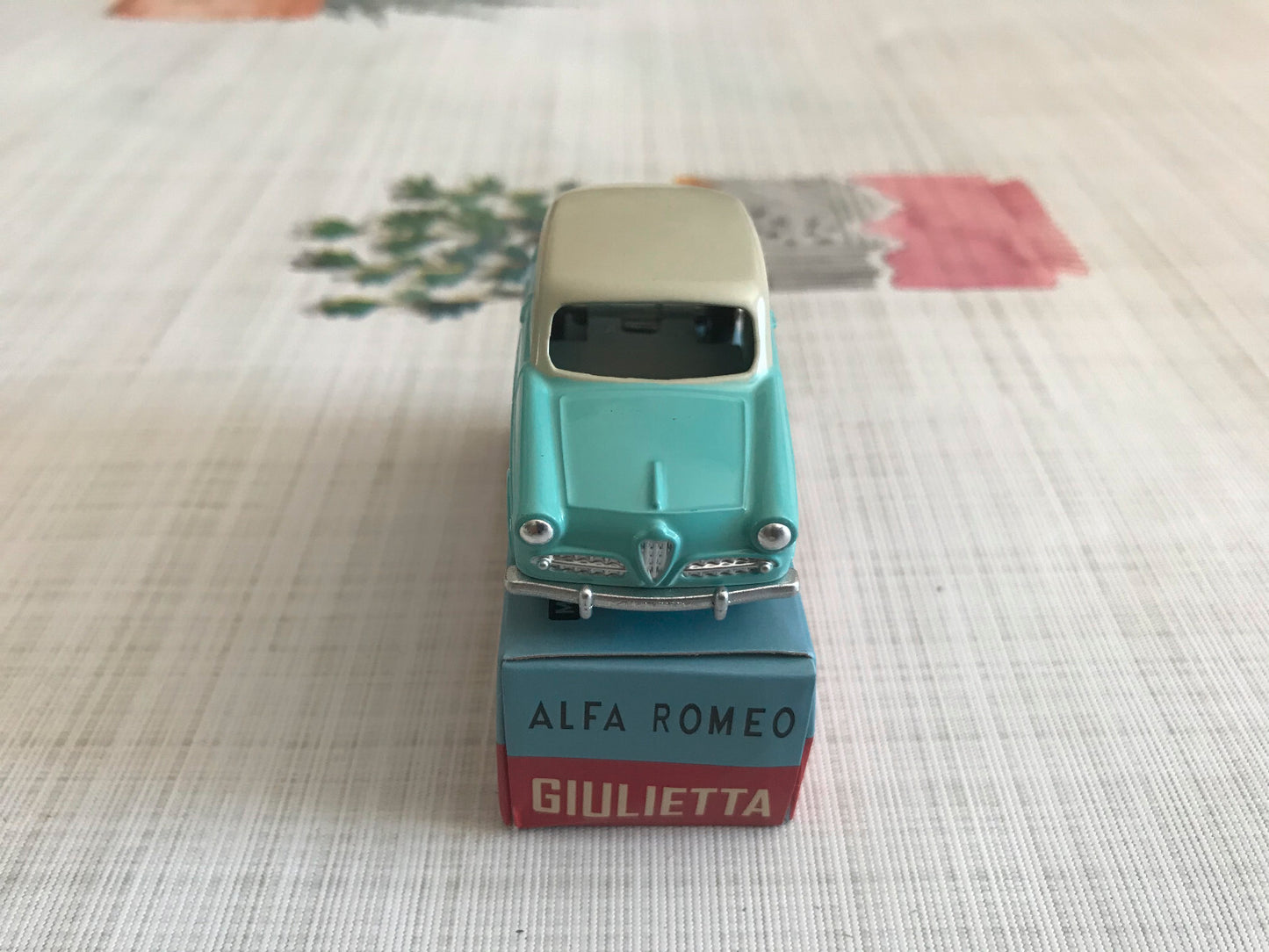 Voiture miniature Alfa Romeo Giulietta Mercury Hachette 1/48 1/43 Dinky