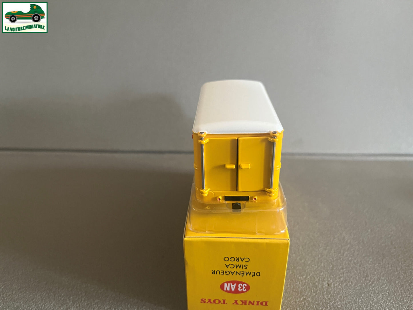 Voiture miniature Camion Déménageur Simca Cargo 33AN Dinky Toys Atlas