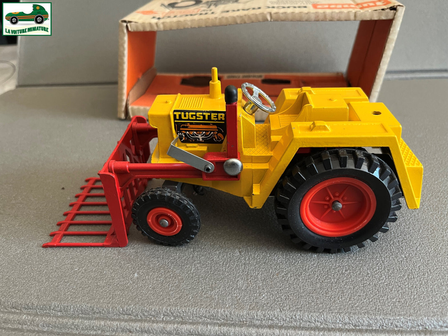 Ancienne Miniature Tracteur Tugster Jumbo Buck Rake Tractor Tri-Ang Toys England