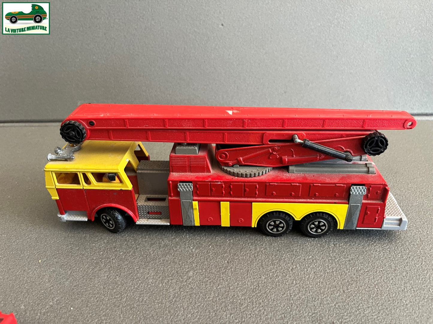Ancienne Miniature Camion Pompiers Majorette Incendie Nacelle 1/47 Défauts