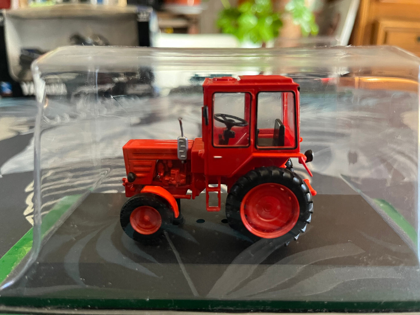 Voiture miniature Tracteur Agricole Russe URSS T-25A Vladimirets Hachette 1/43
