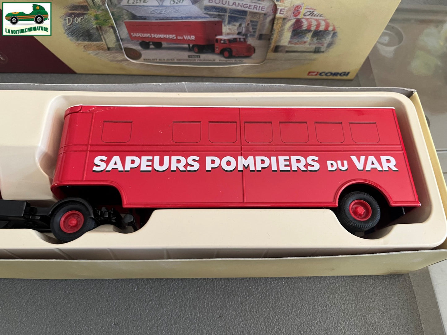 Voiture Miniature Camion Semi Remorque Berliet GLR Pompiers du Var Corgi 1/50