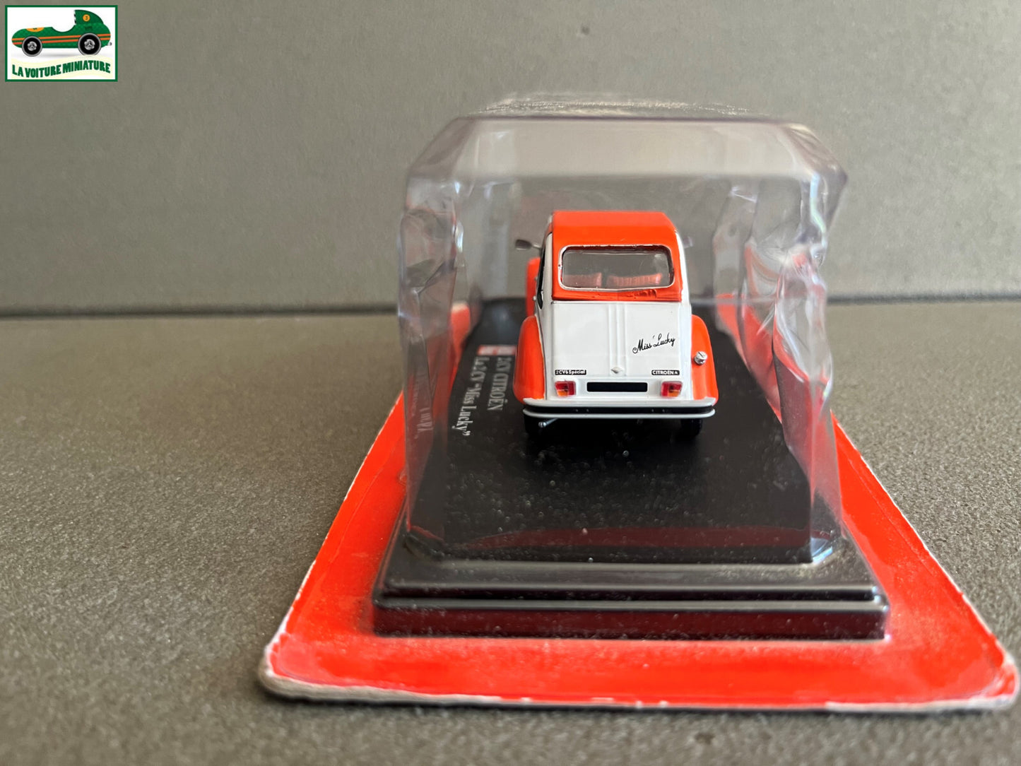 Voiture miniature Citroen 2cv 2 cv Miss Lucky Auto Plus Hachette 1/43