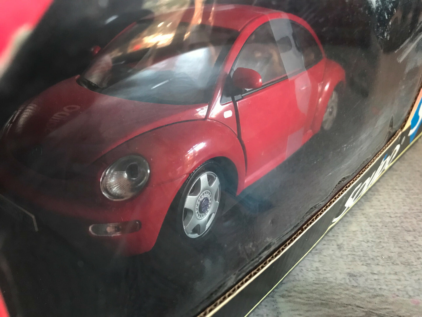 Voiture miniature Volkswagen VW New Beetle 1999 Solido Ref 9017 au 1/18
