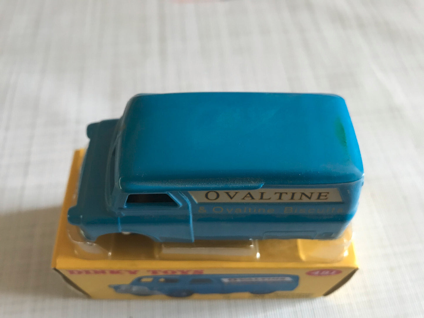 Voiture miniature Camion Bedford 10 CWT Van Ovaltine 481 Dinky Toys Atlas