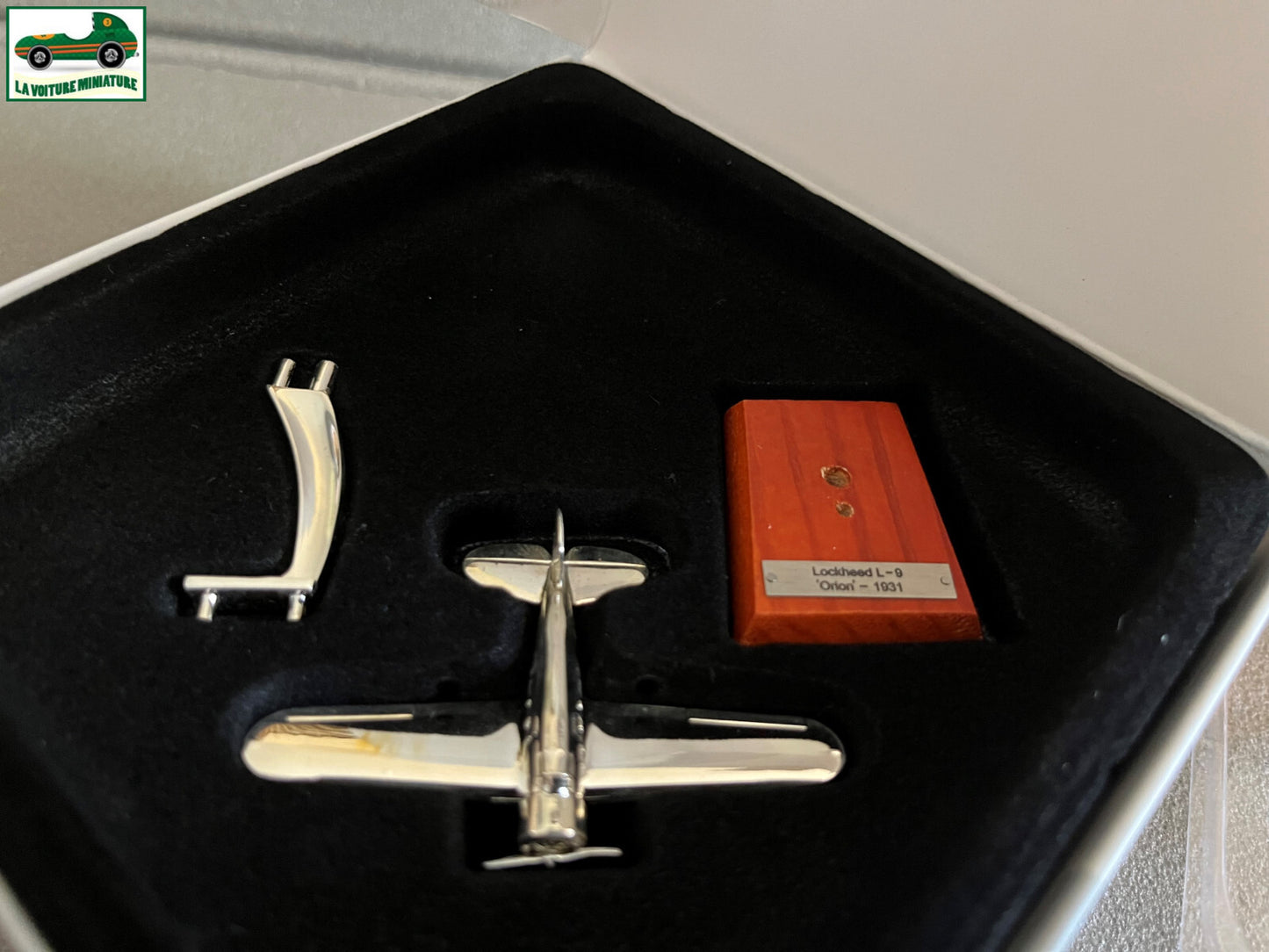 Avion miniature chrome Locheed L-9 Orion Atlas Silver Classics au 1/200