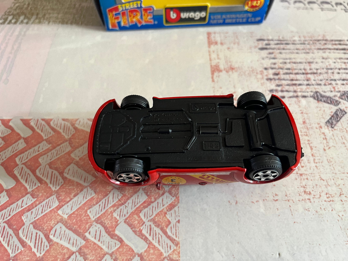 Voiture miniature Volkswagen New Beetle Cup Burago Street Fire 1/43