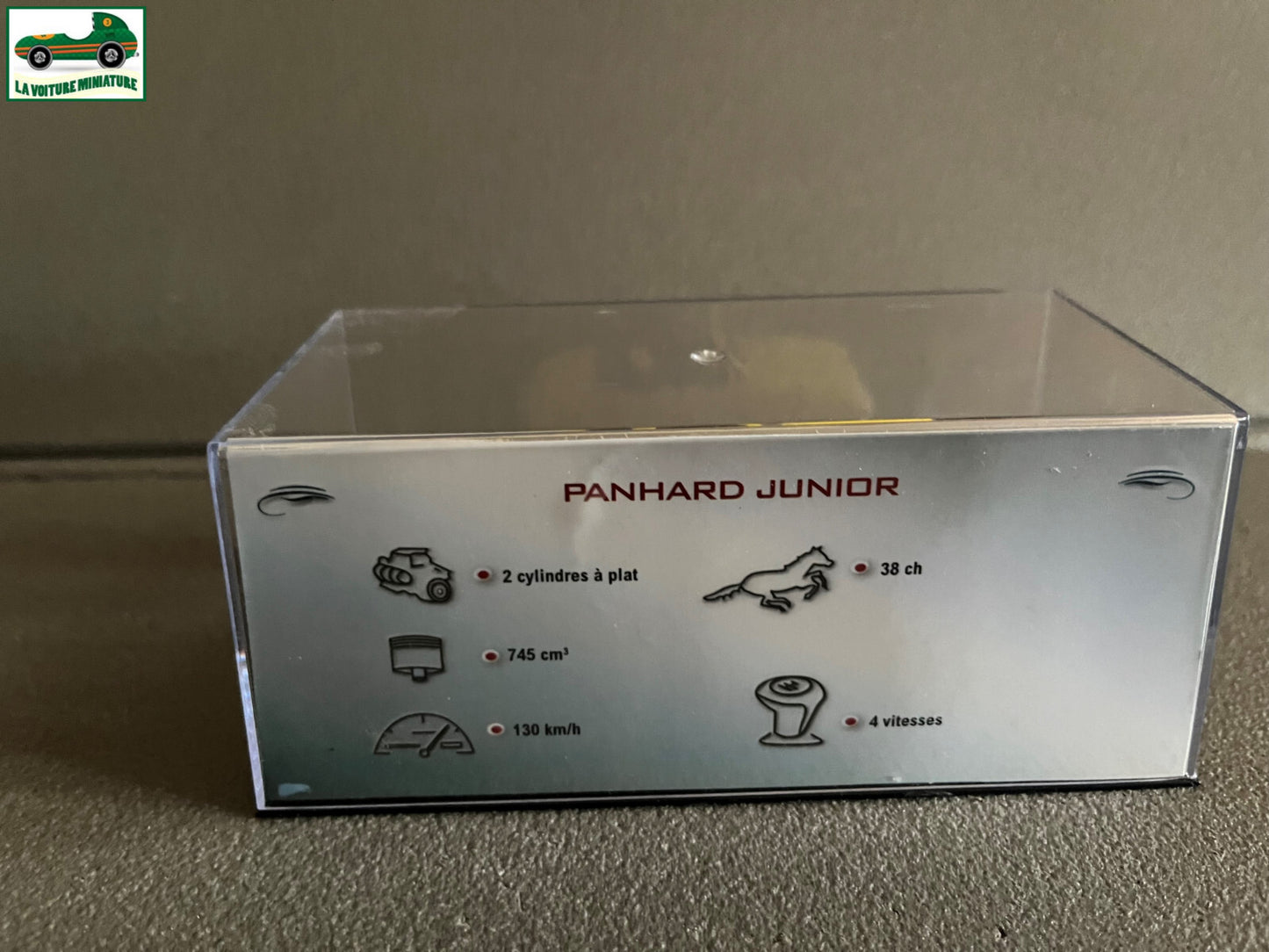 Voiture Miniature Panhard Junior 1954 au 1/43 Ixo Altaya