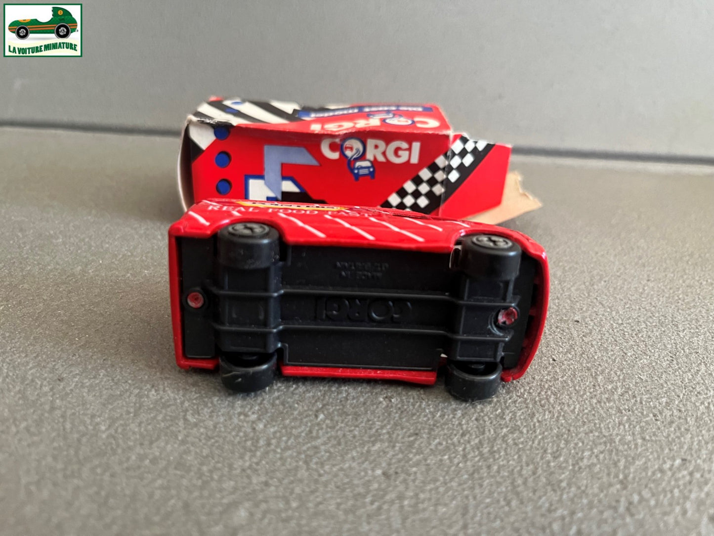 Ancienne Voiture Miniature Corgi Ford Transit Made GT Britain Echelle Majorette