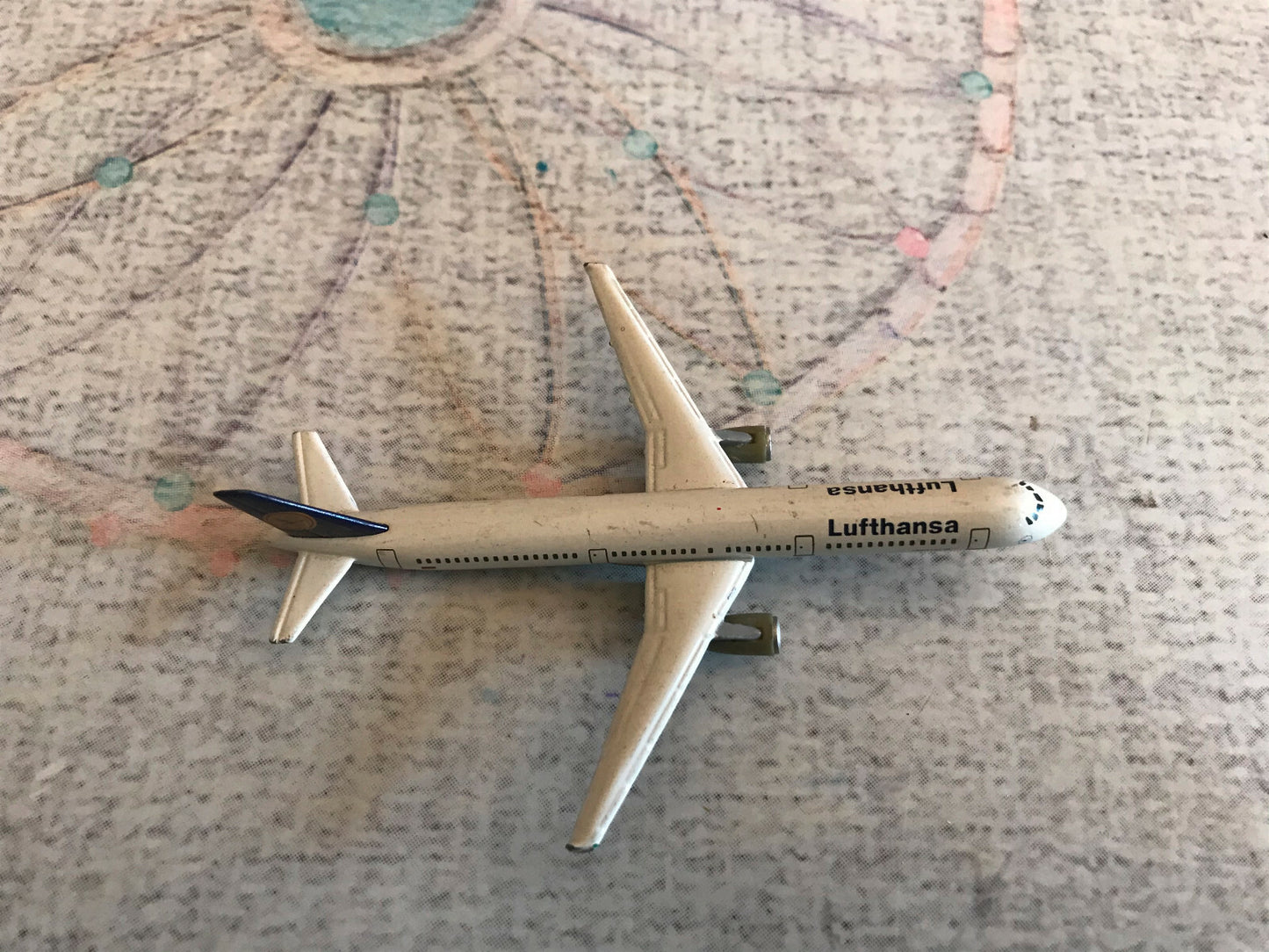 Avion miniature Avions de Ligne Fabbri AirBus Lufthansa avec Défauts