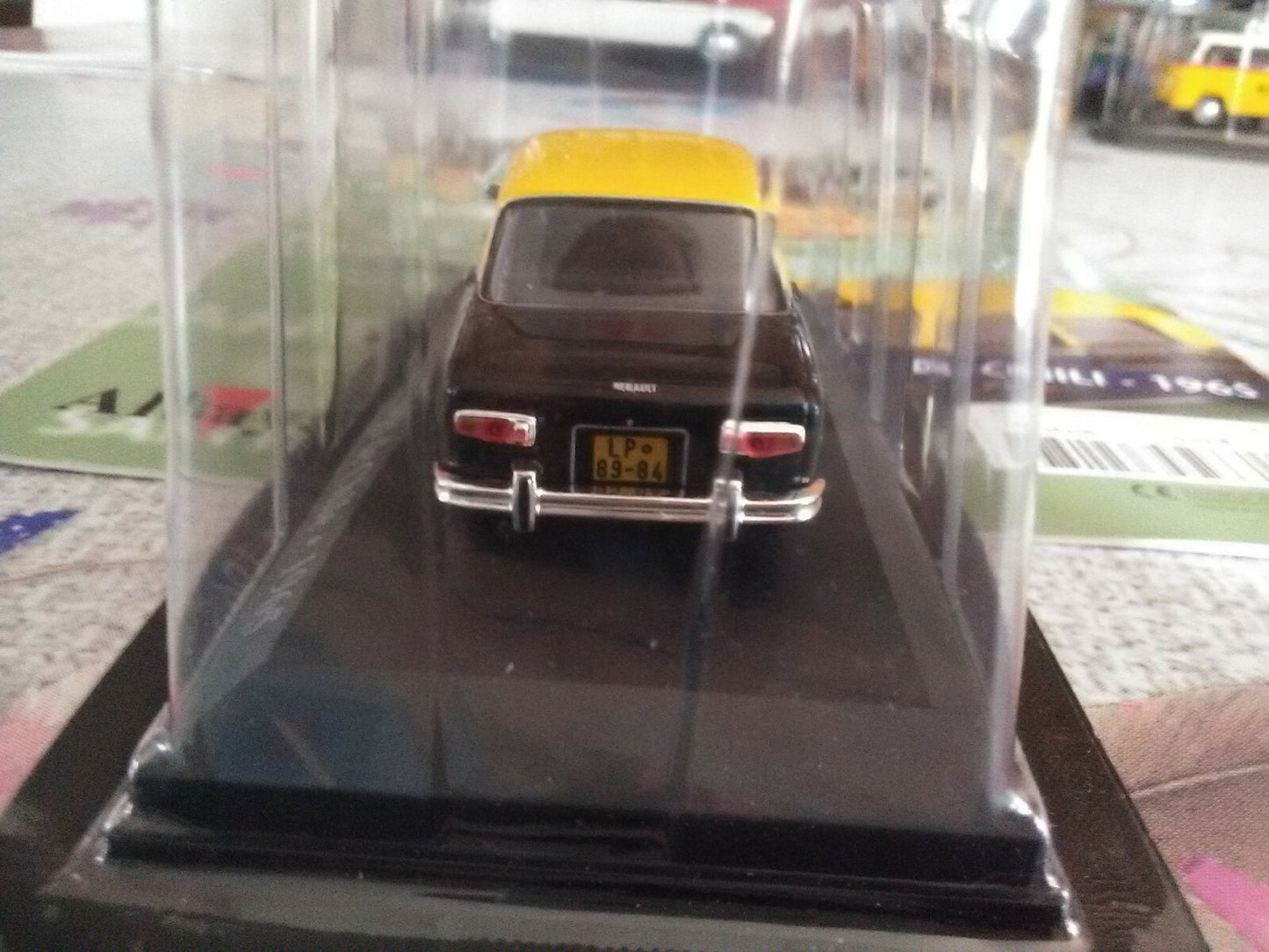 Voiture Miniature Renault 8 Santiago du Chili 1965 Taxi du Monde au 1/43