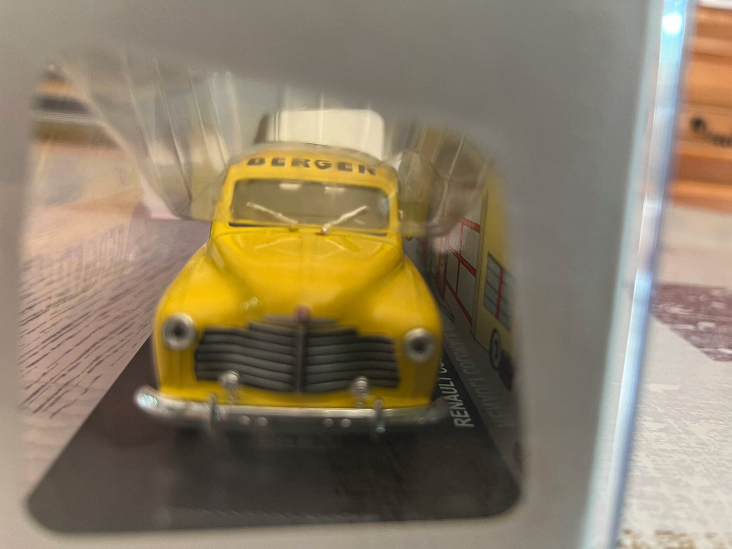 Voiture miniature Renault Colorale Pastis Berger au 1/43