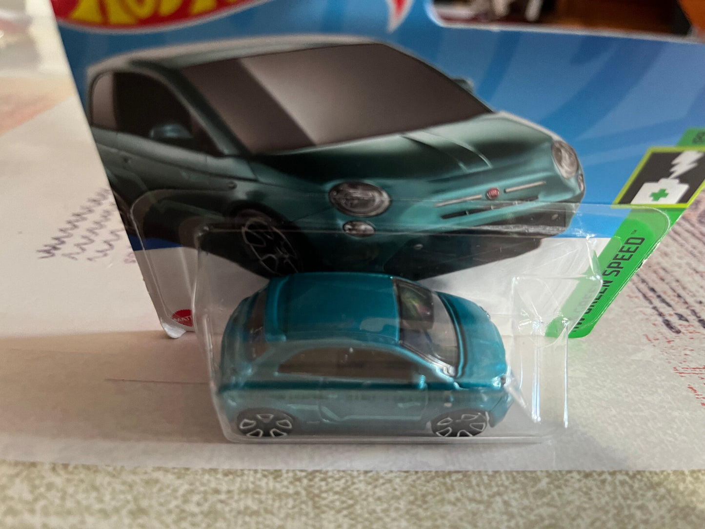 Voiture Miniature Fiat 500 électrique 500e Hotwheels 1/64 Echelle Type Majorette