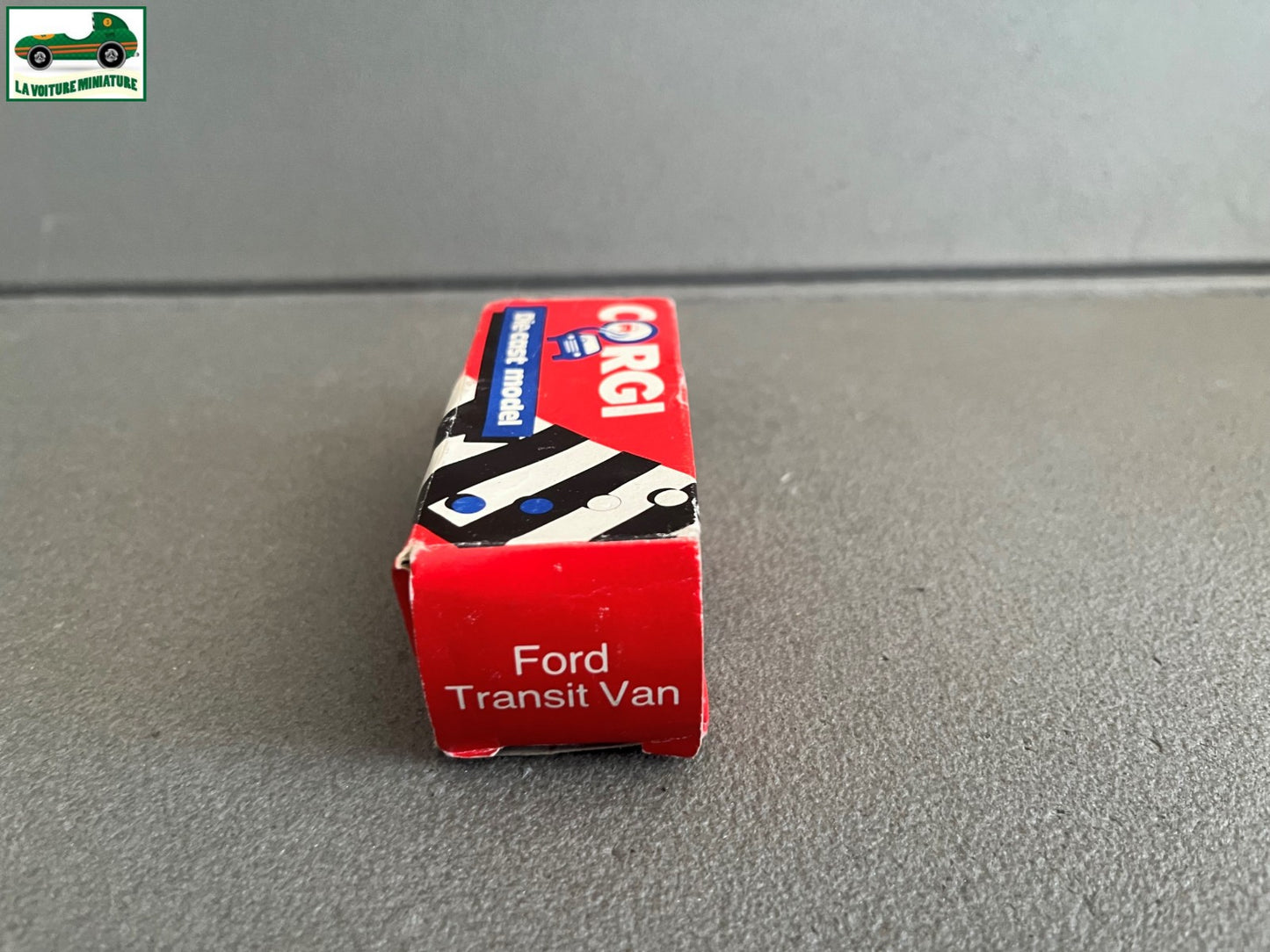 Ancienne Voiture Miniature Corgi Ford Transit Made GT Britain Echelle Majorette