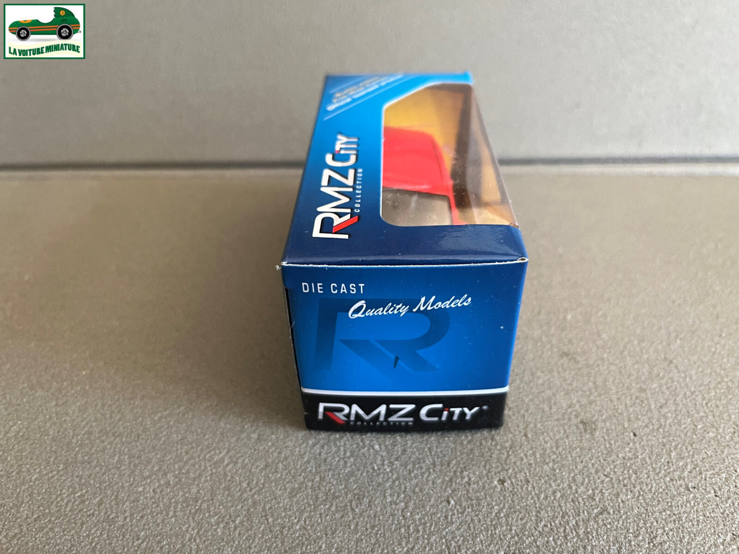 Voiture miniature Porsche Cayenne Turbo RMZ City 1/43