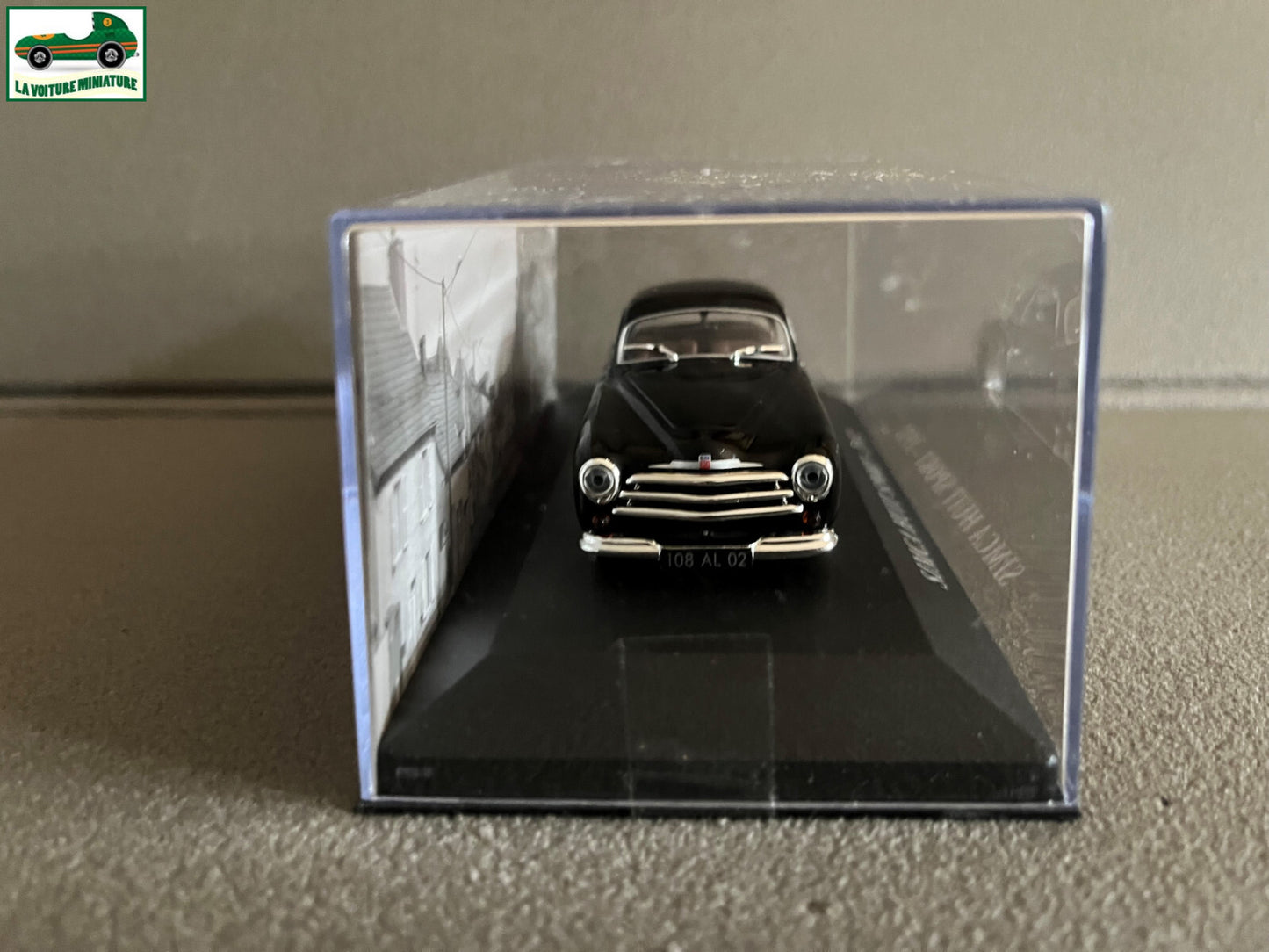 Voiture Miniature Simca Huit Sport 1952 au 1/43 Ixo Altaya
