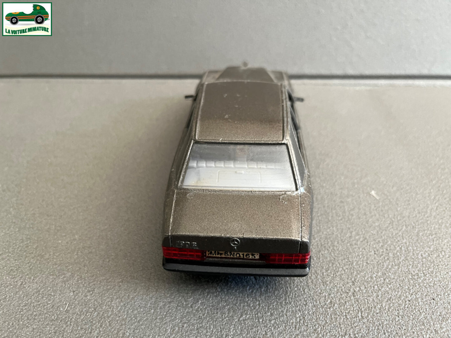 Ancienne Miniature Voiture Mercedes 190E Burago 1/25