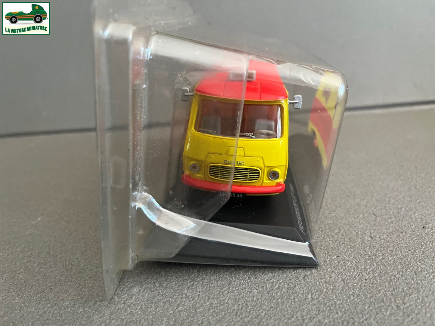 Voiture Miniature Camion Peugeot J7 Cirque Fany 1966 Norev Hachette 1/43